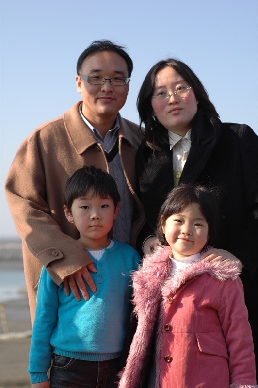 2006.12.25 성탄예배후 가족사진 (1)